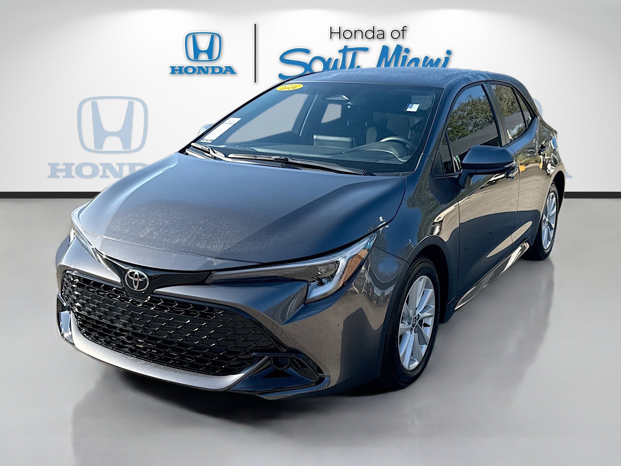 Used 2025 Toyota Corolla SE image 3