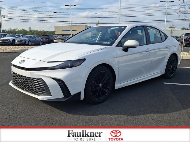 Certified 2025 Toyota Camry SE FWD image 3