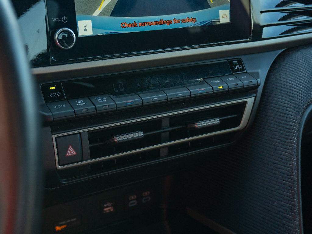 Used 2025 Toyota Camry SE FWD image 25