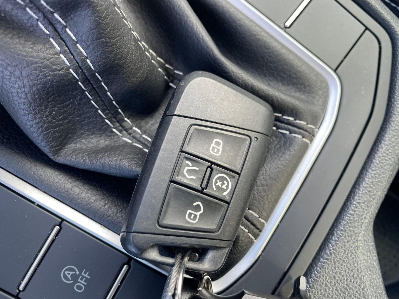 Used 2025 Volkswagen Jetta SE image 22