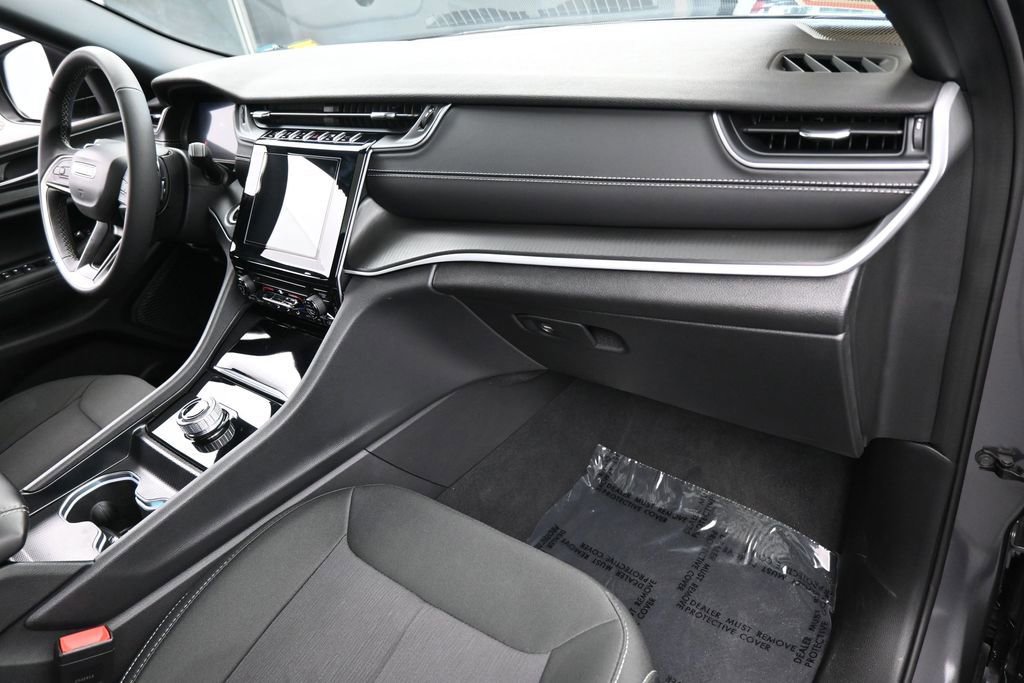 Used 2025 Jeep Grand Cherokee Laredo X RWD image 43