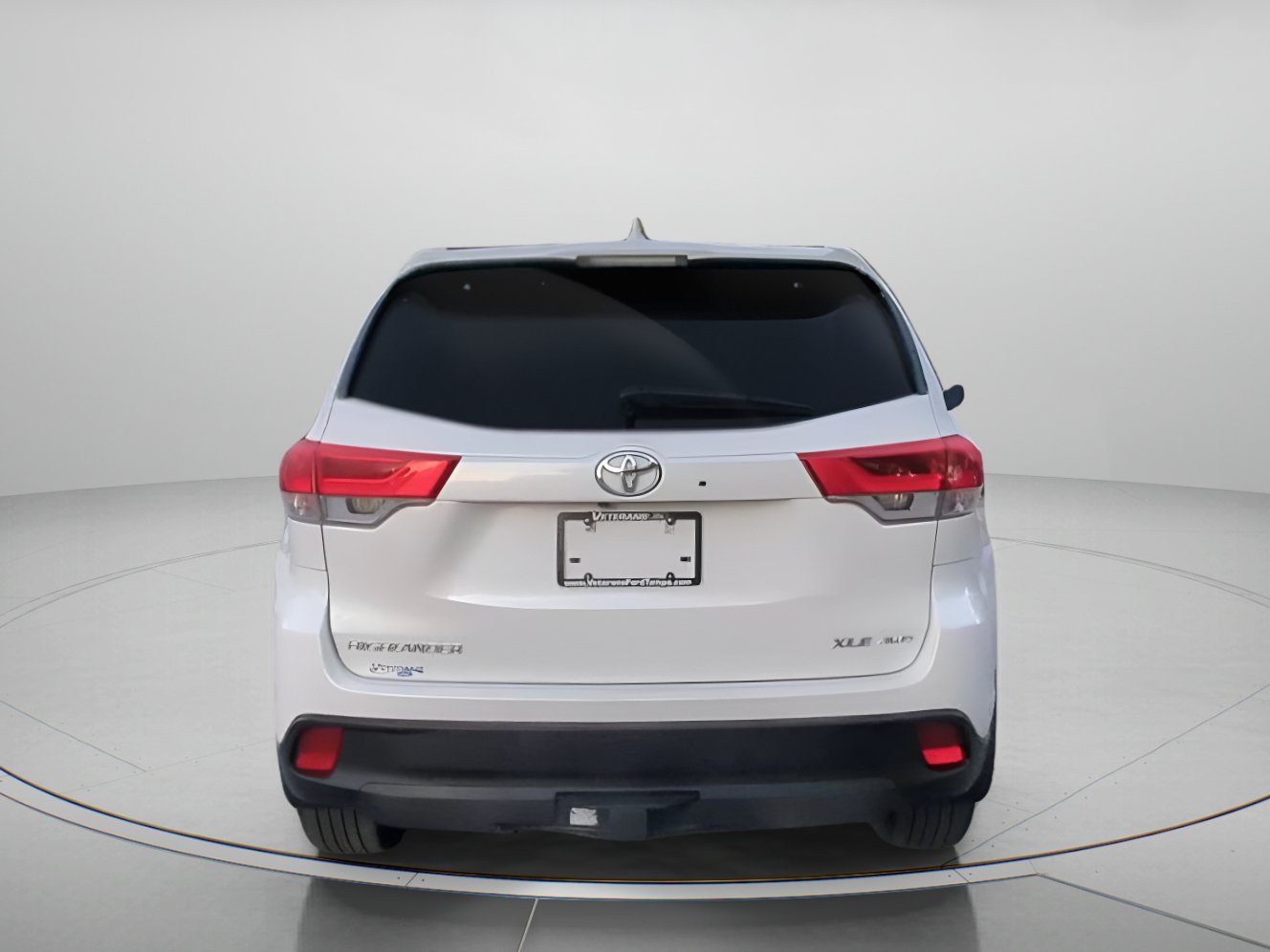 Used 2017 Toyota Highlander XLE AWD/4WD image 24