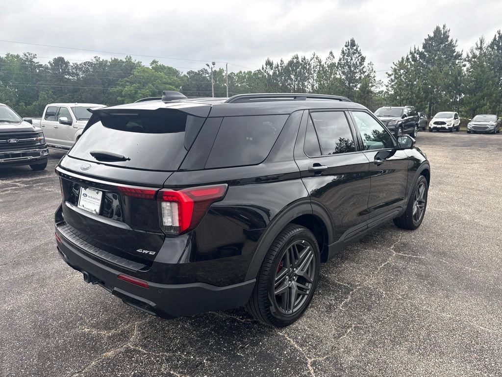 Used 2025 Ford Explorer ST-Line w/ ST-Line Street Pack AWD/4WD image 24