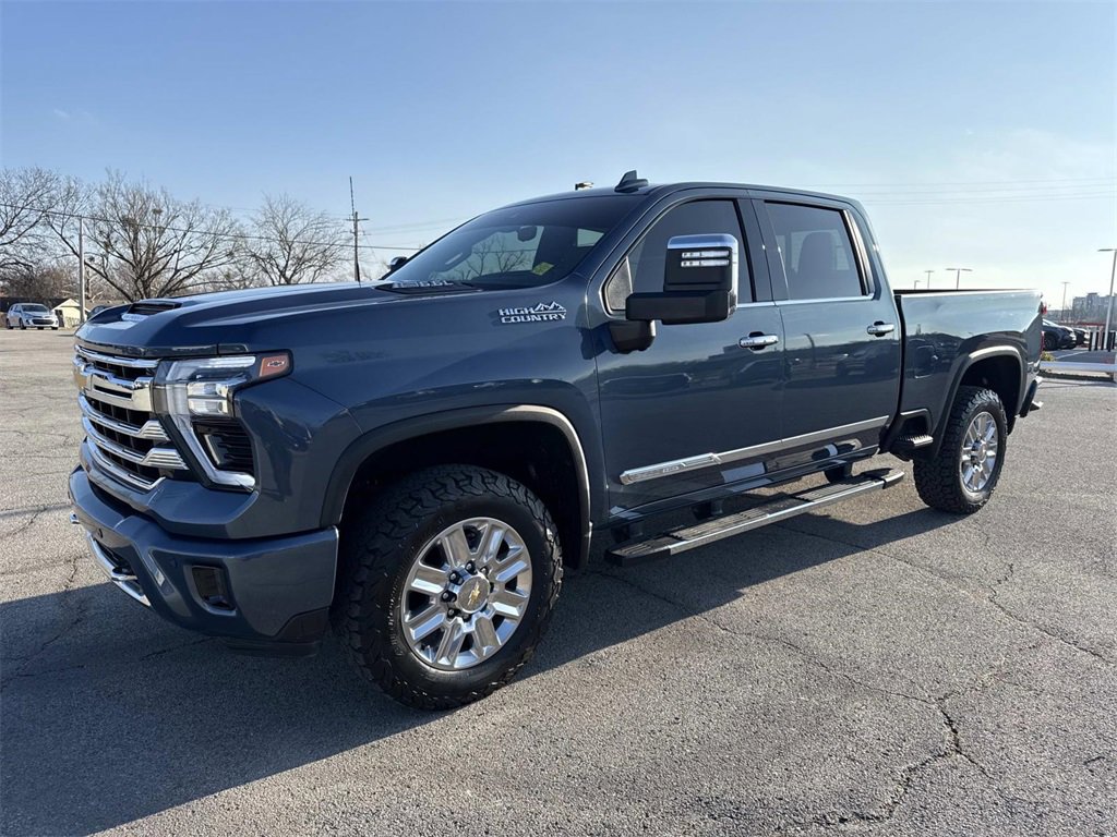 Used 2024 Chevrolet Silverado 2500 High Country w/ Technology Package image 2