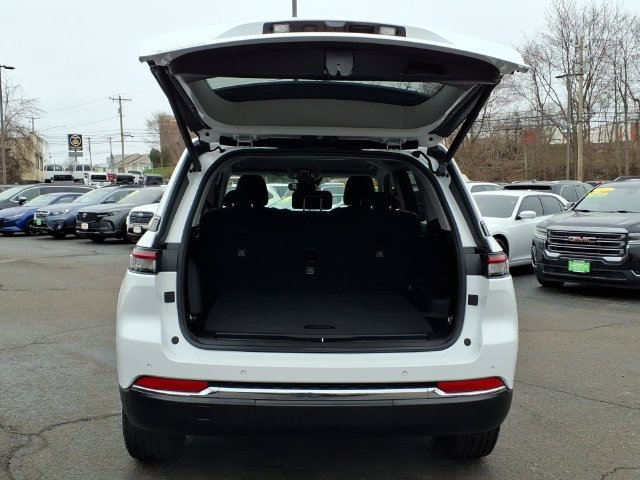 Used 2023 Jeep Grand Cherokee Limited AWD/4WD image 11