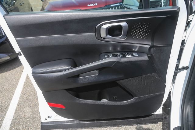 Used 2022 Kia Sorento S image 22