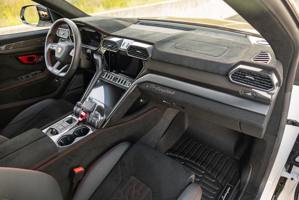 Used 2023 Lamborghini Urus Performante image 35