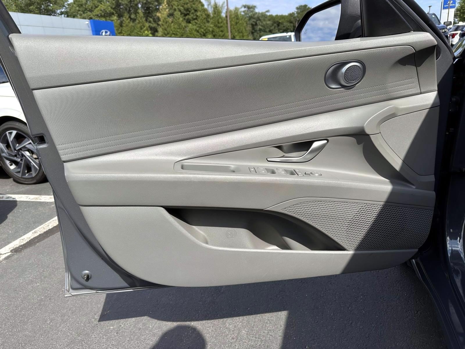 Used 2023 Hyundai Elantra SE FWD image 8