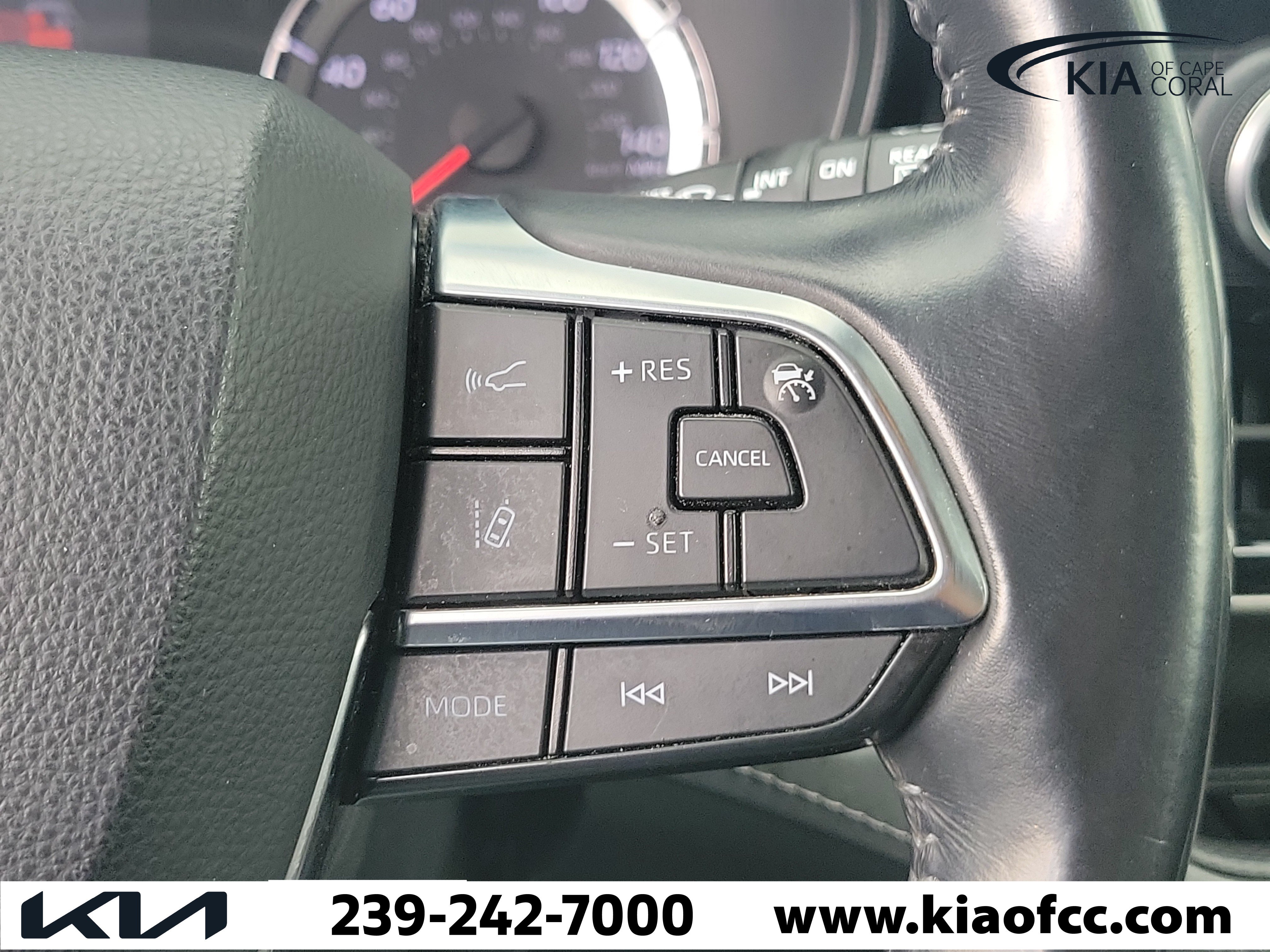 Used 2021 Toyota Highlander LE FWD image 25