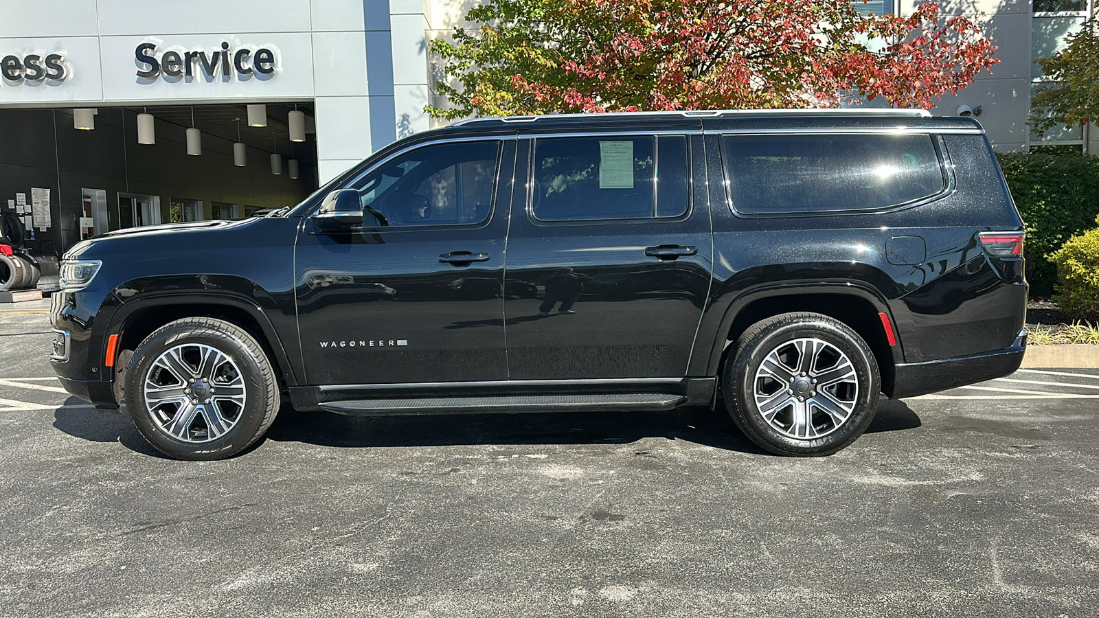 Used 2023 Jeep Wagoneer L Series II image 27