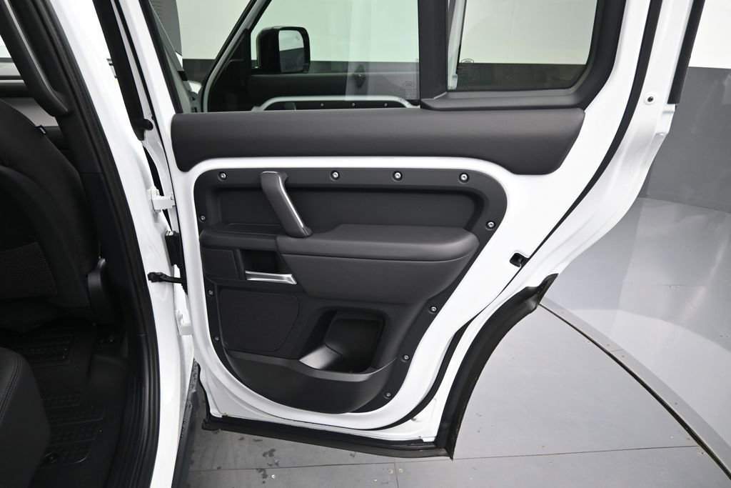 New 2026 Land Rover Defender 110 X-Dynamic SE AWD/4WD image 13