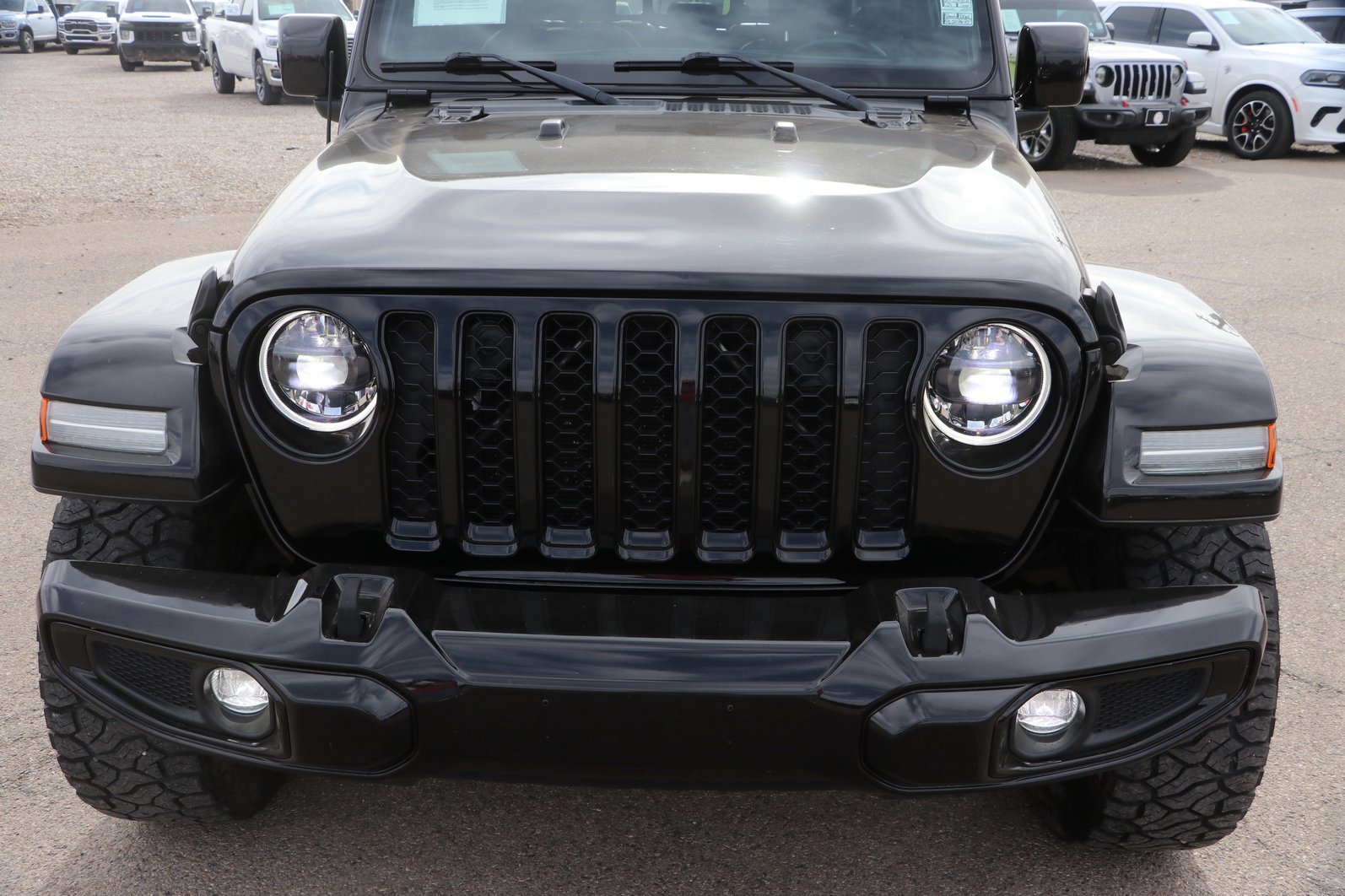 Used 2023 Jeep Gladiator Overland AWD/4WD image 2