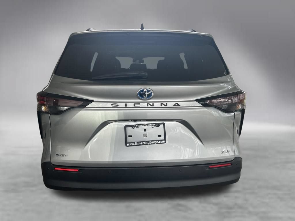 Used 2025 Toyota Sienna XLE FWD image 35
