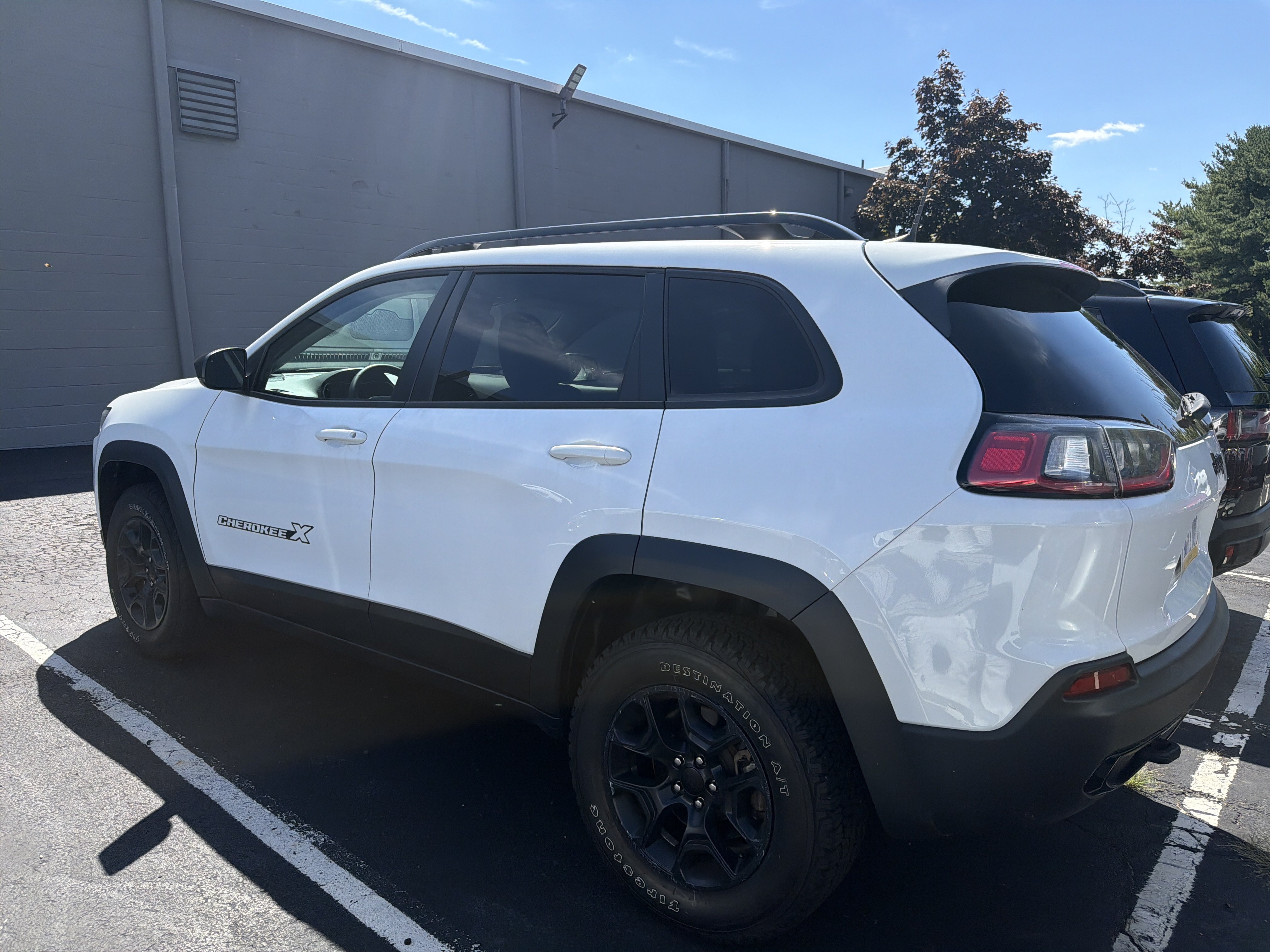 Used 2022 Jeep Cherokee Latitude w/ Sun & Sound Group AWD/4WD image 5