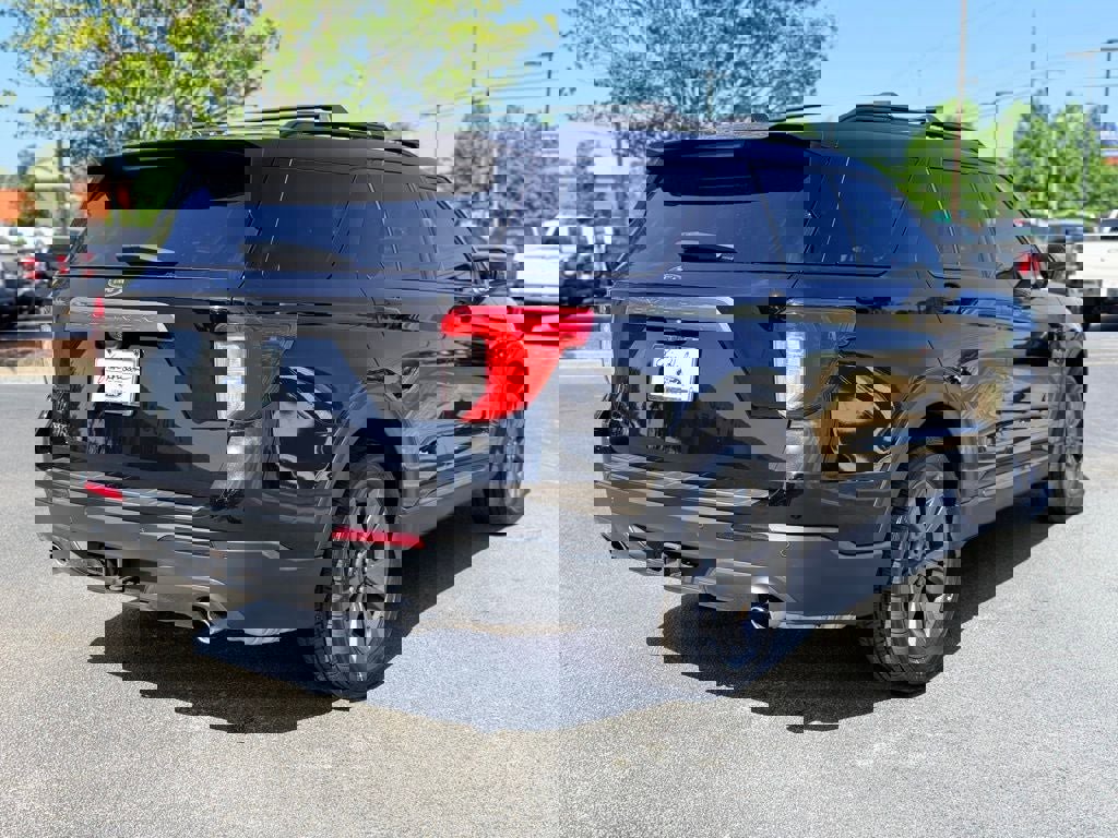 Used 2023 Ford Explorer XLT w/ Equipment Group 202A image 6