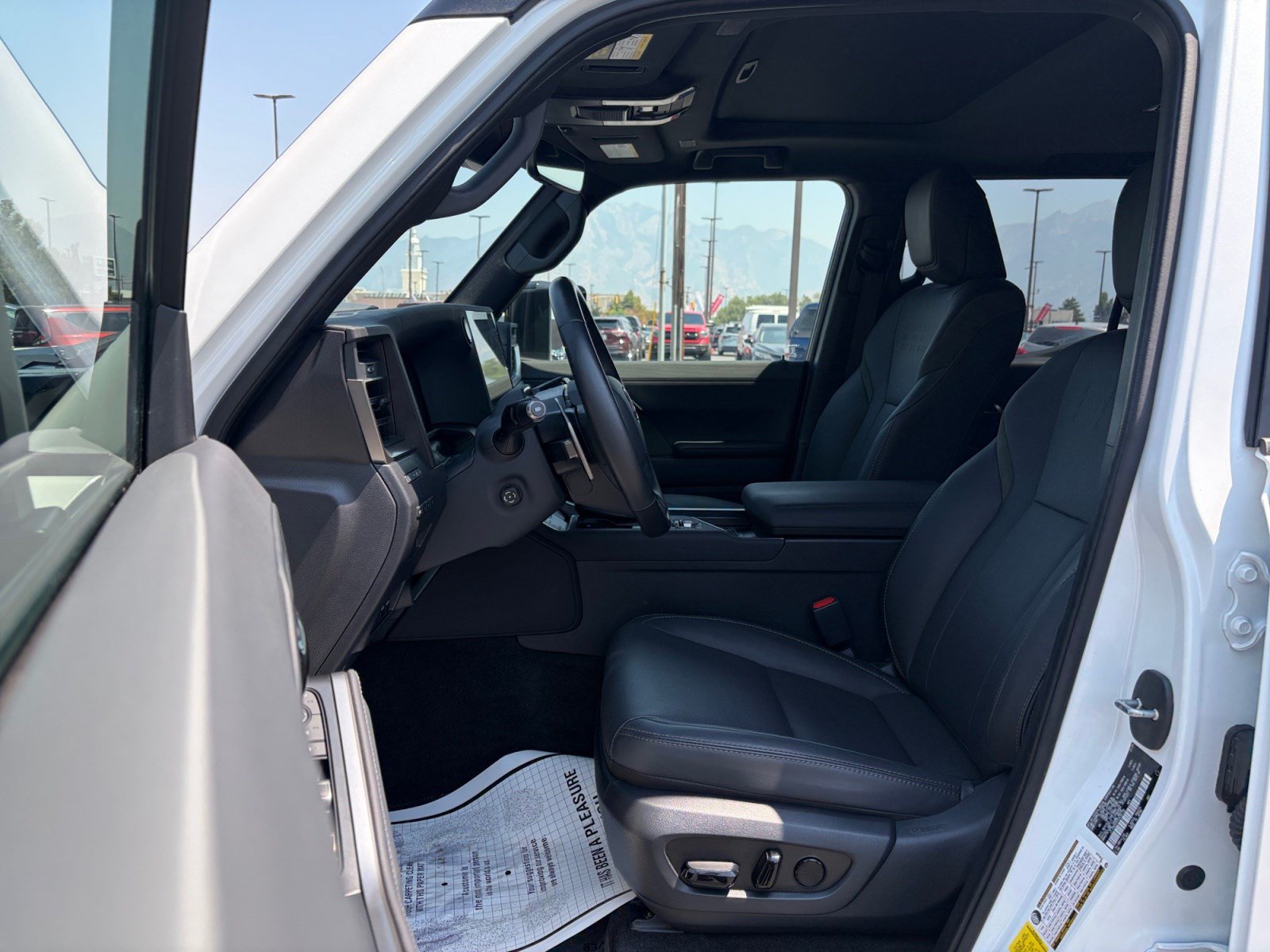 Used 2025 Lexus GX 550 w/ Accessory Package (CT) AWD/4WD image 11