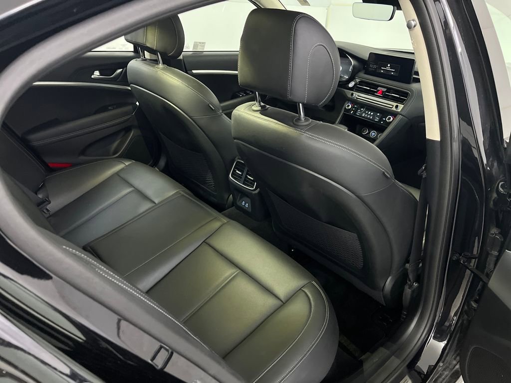 Used 2025 Genesis G70 2.5T image 23