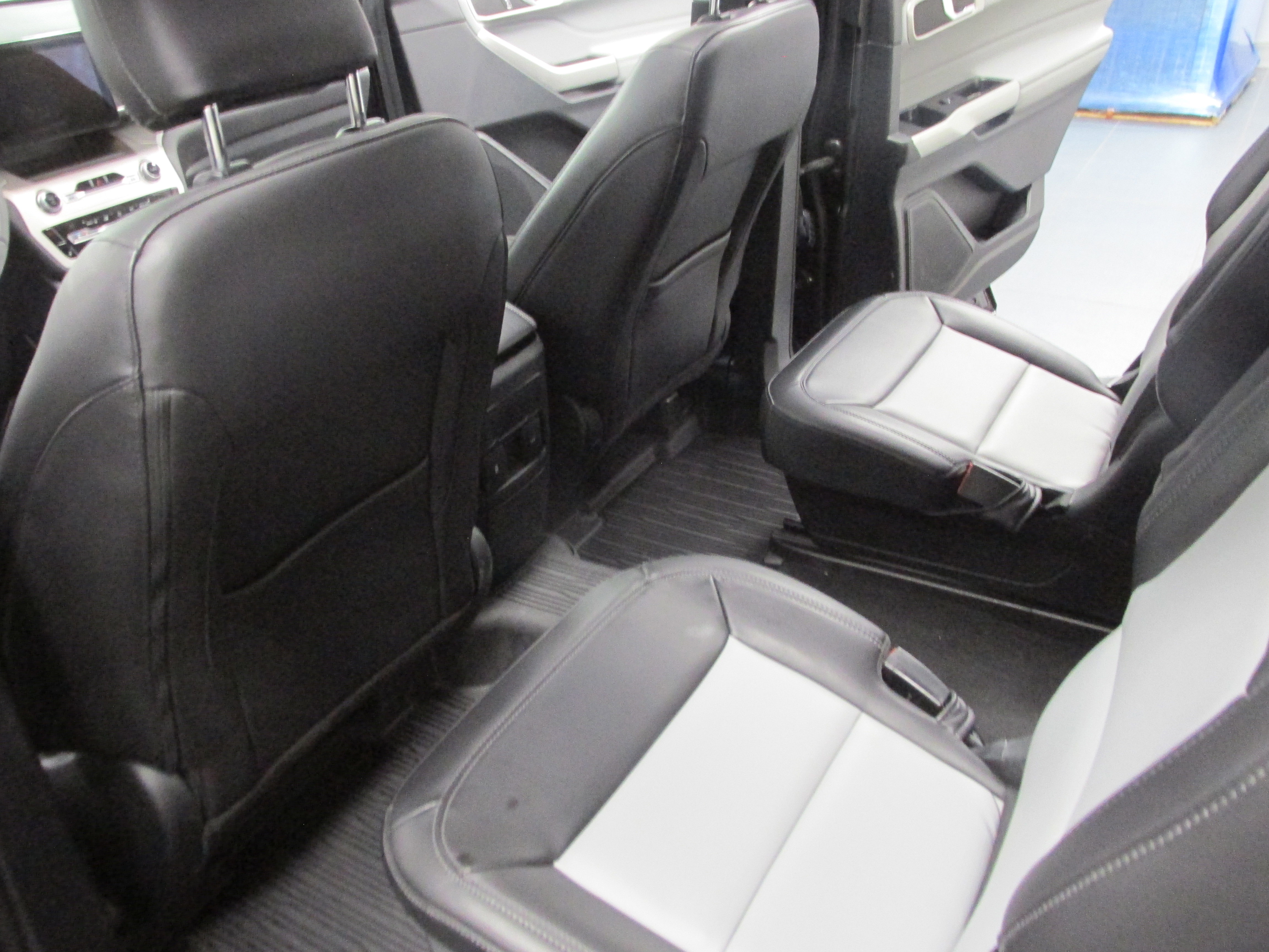 Used 2022 Ford Explorer XLT w/ Equipment Group 202A image 29