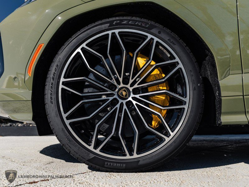 Used 2025 Lamborghini Urus SE AWD/4WD image 23