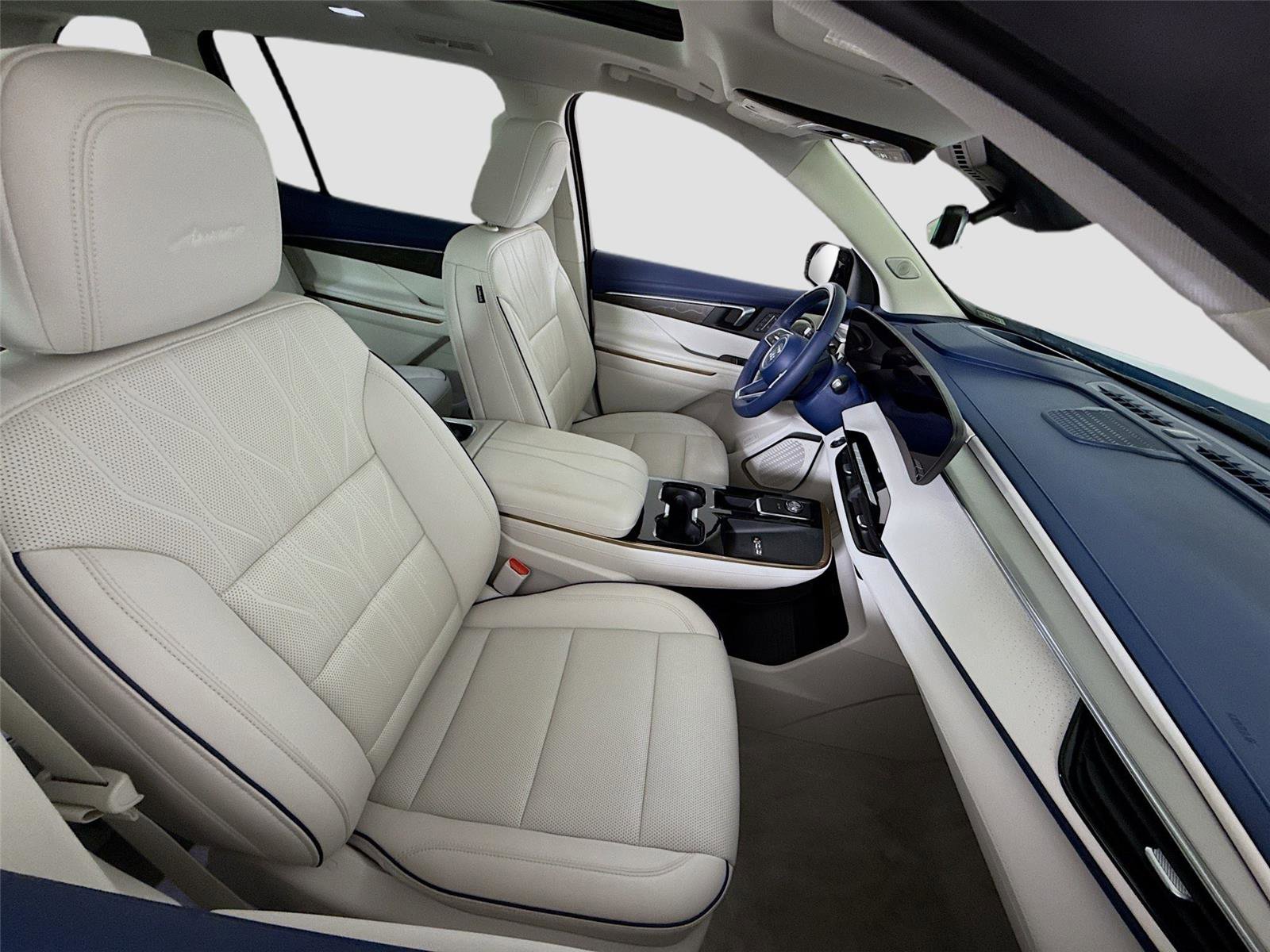 Used 2025 Buick Enclave Avenir w/ Super Cruise Package image 23