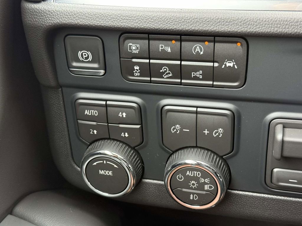 Used 2026 Chevrolet Suburban Z71 w/ Comfort Package AWD/4WD image 25