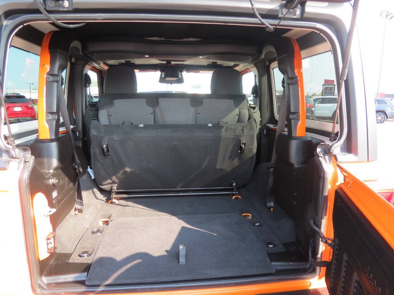 Used 2025 Jeep Wrangler Sport AWD/4WD image 7