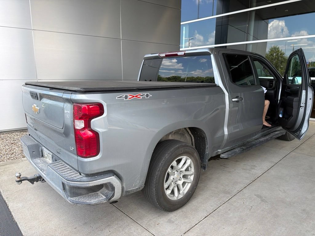 Used 2024 Chevrolet Silverado 1500 LT AWD/4WD image 6