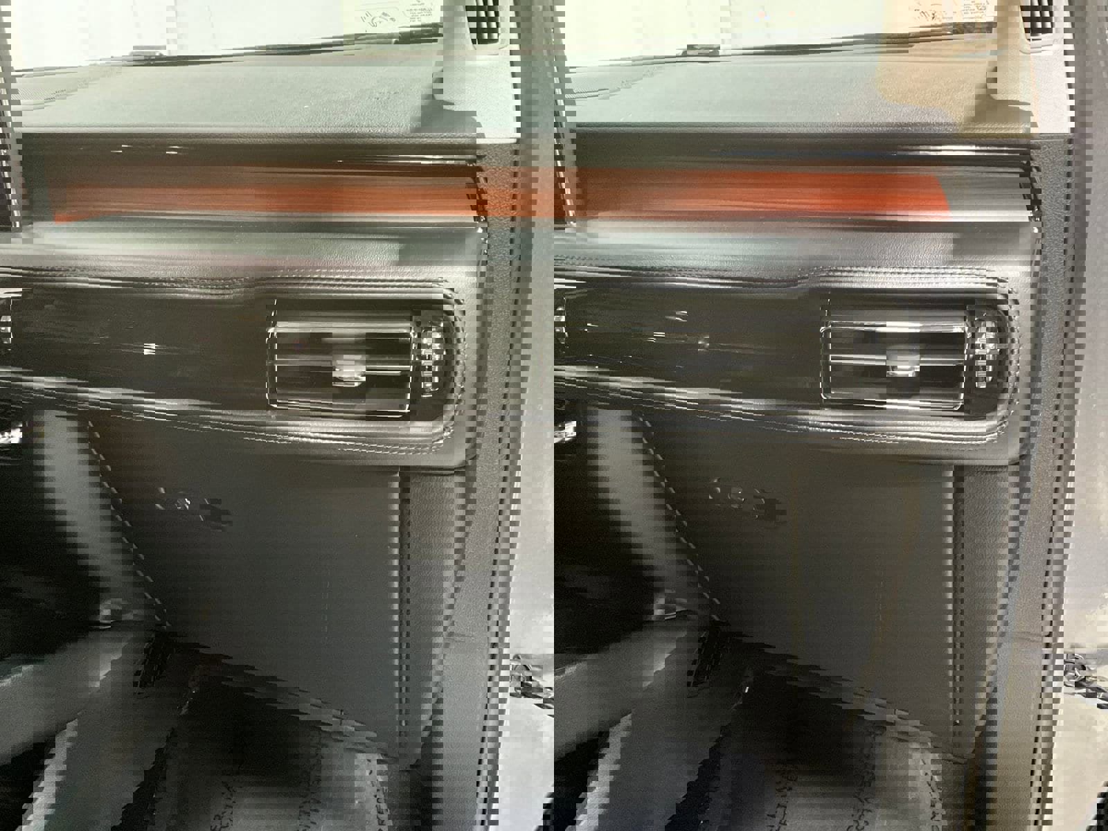 Used 2021 Lincoln Nautilus Reserve w/ Equipment Group 201A image 15