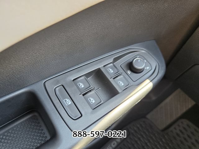 Certified 2025 Volkswagen Taos SE FWD image 33