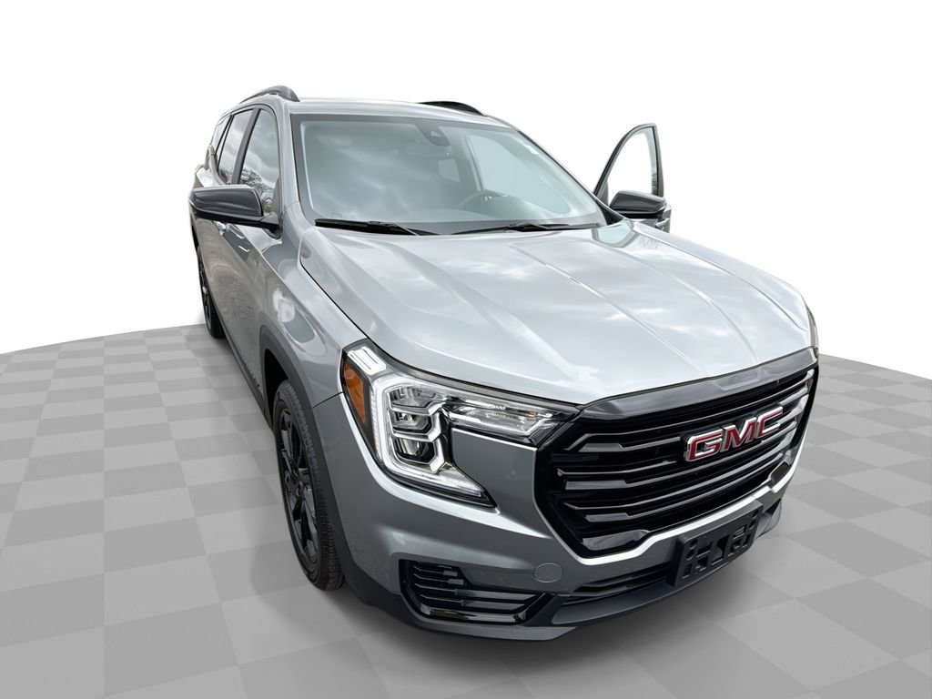 Certified 2024 GMC Terrain SLE w/ Driver Convenience Package image 1
