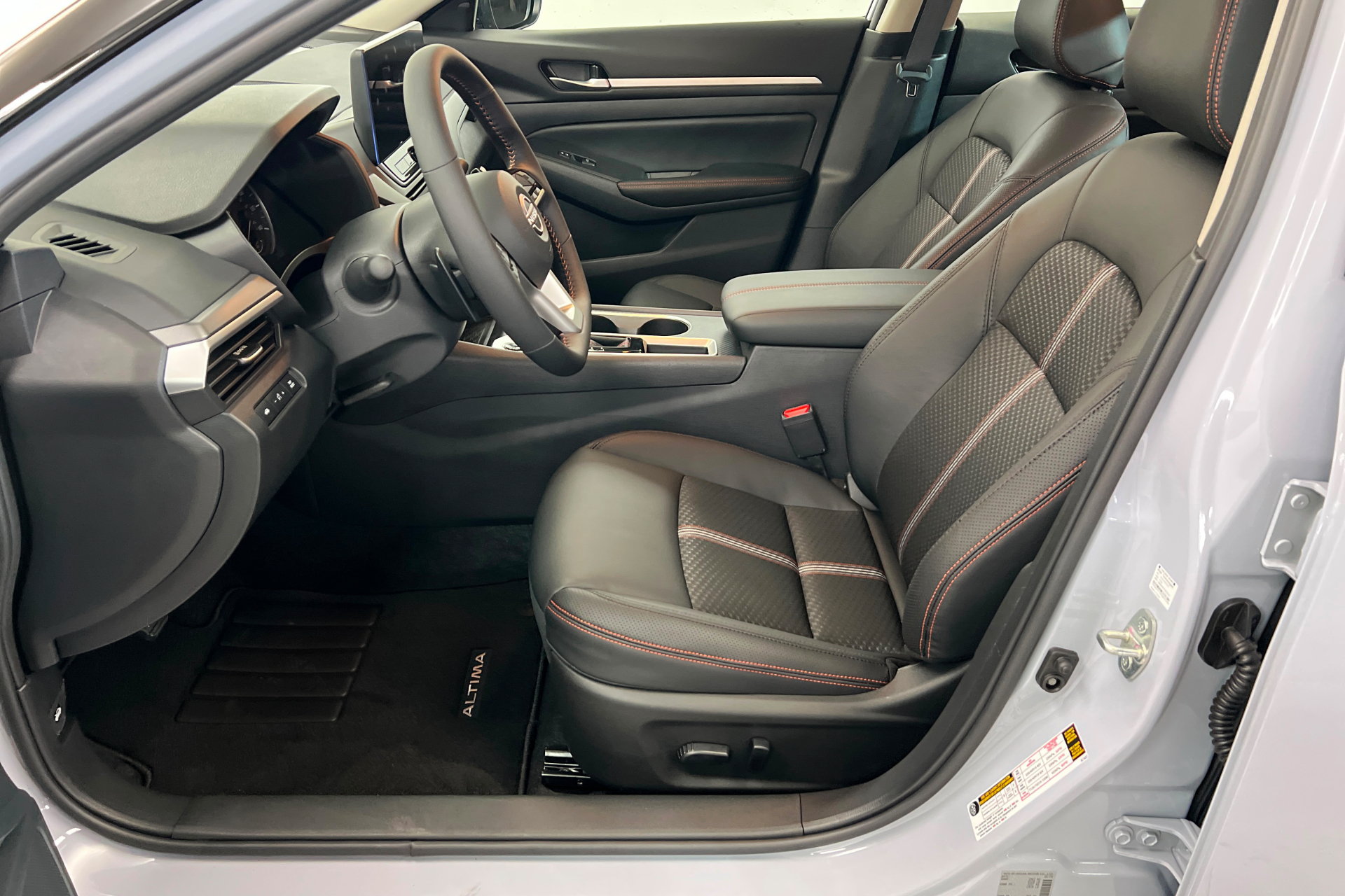 New 2026 Nissan Altima 2.5 SR w/ SR Midnight Edition Package FWD image 16