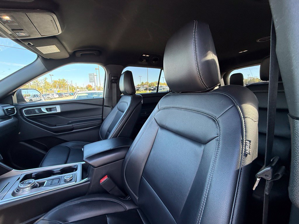 Used 2020 Ford Explorer XLT w/ Equipment Group 202A AWD/4WD image 12