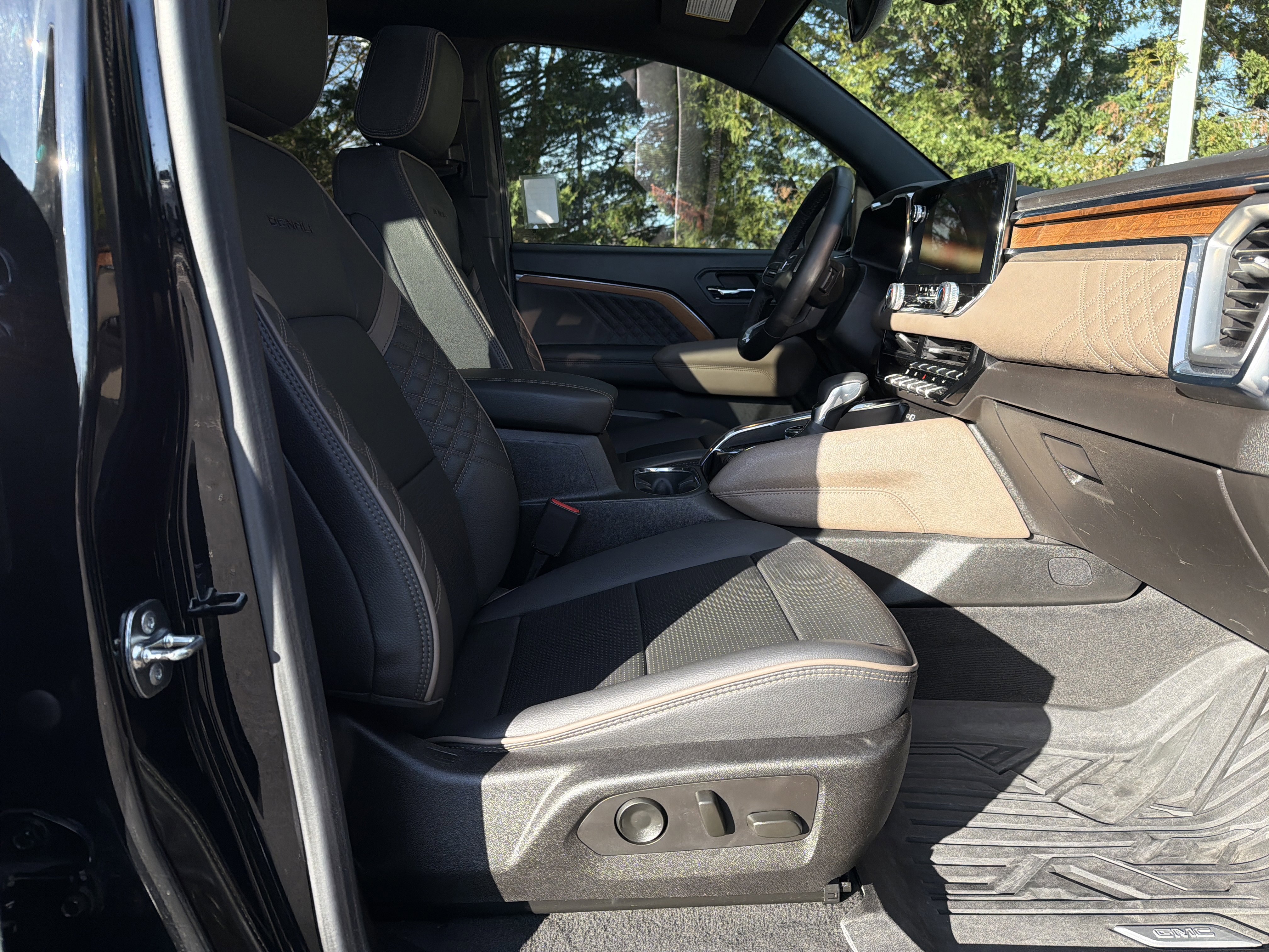 Used 2024 GMC Canyon Denali AWD/4WD image 33