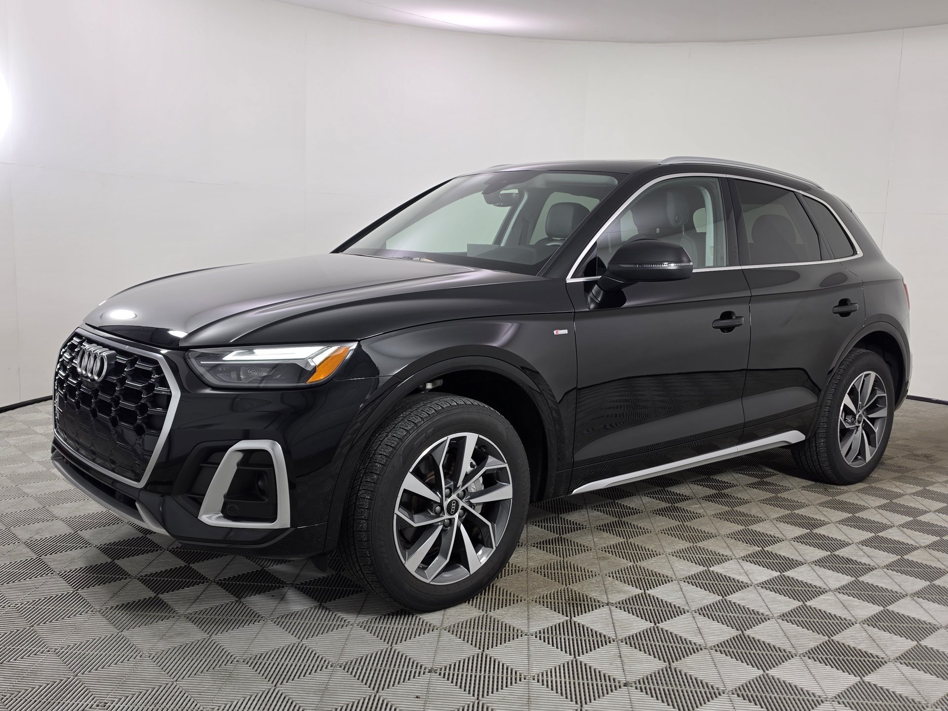 Certified 2024 Audi Q5 2.0T Premium Plus AWD/4WD image 3