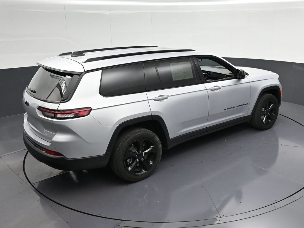Used 2024 Jeep Grand Cherokee L Laredo AWD/4WD image 23