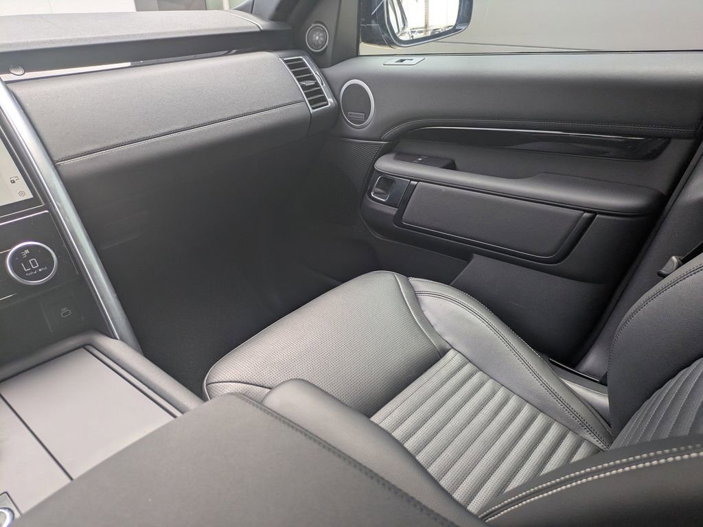 Certified 2025 Land Rover Discovery S image 19