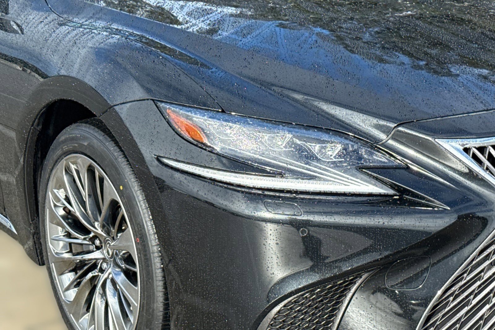 Used 2018 Lexus LS 500h w/ Luxury Package RWD image 10