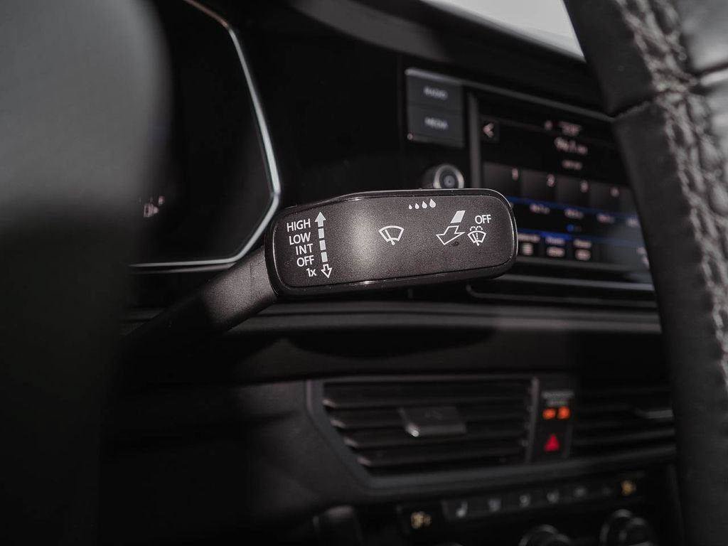 Used 2023 Volkswagen Jetta SE FWD image 32