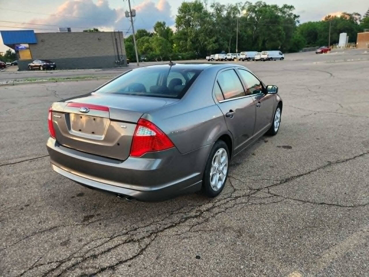 Used 2010 Ford Fusion SE FWD image 4
