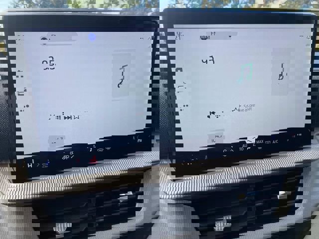 Used 2025 Ford Explorer Active RWD image 23