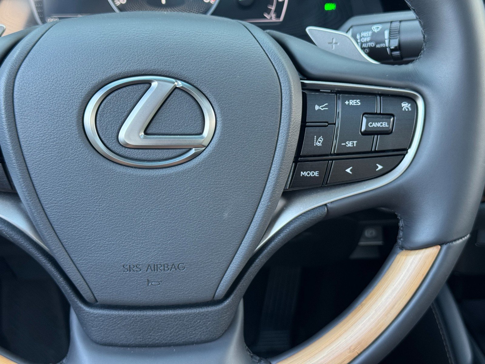 Used 2025 Lexus ES 350 Ultra Luxury w/ Accessory Package (Z1) image 25