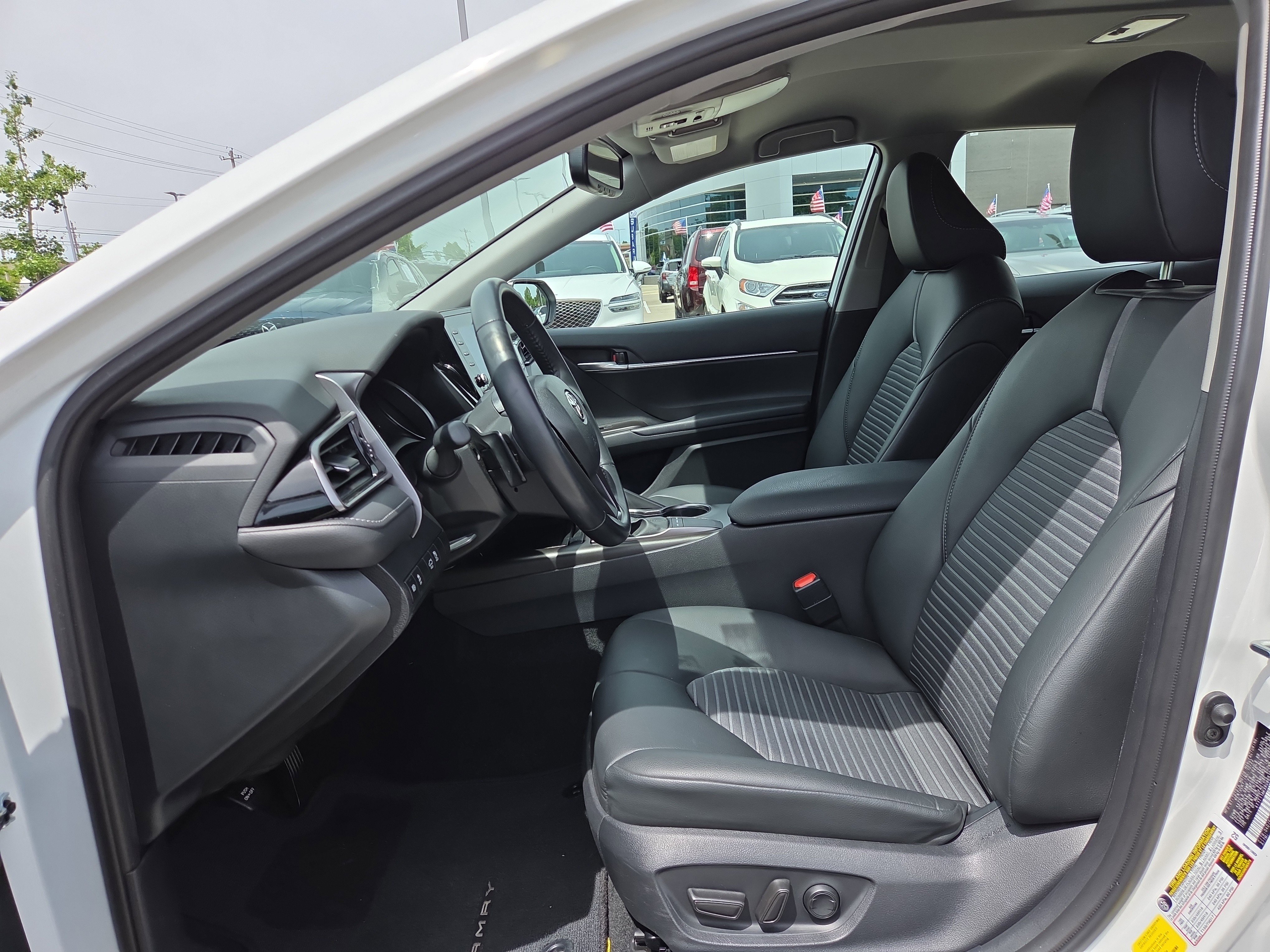 Used 2024 Toyota Camry SE w/ Convenience Package FWD image 10