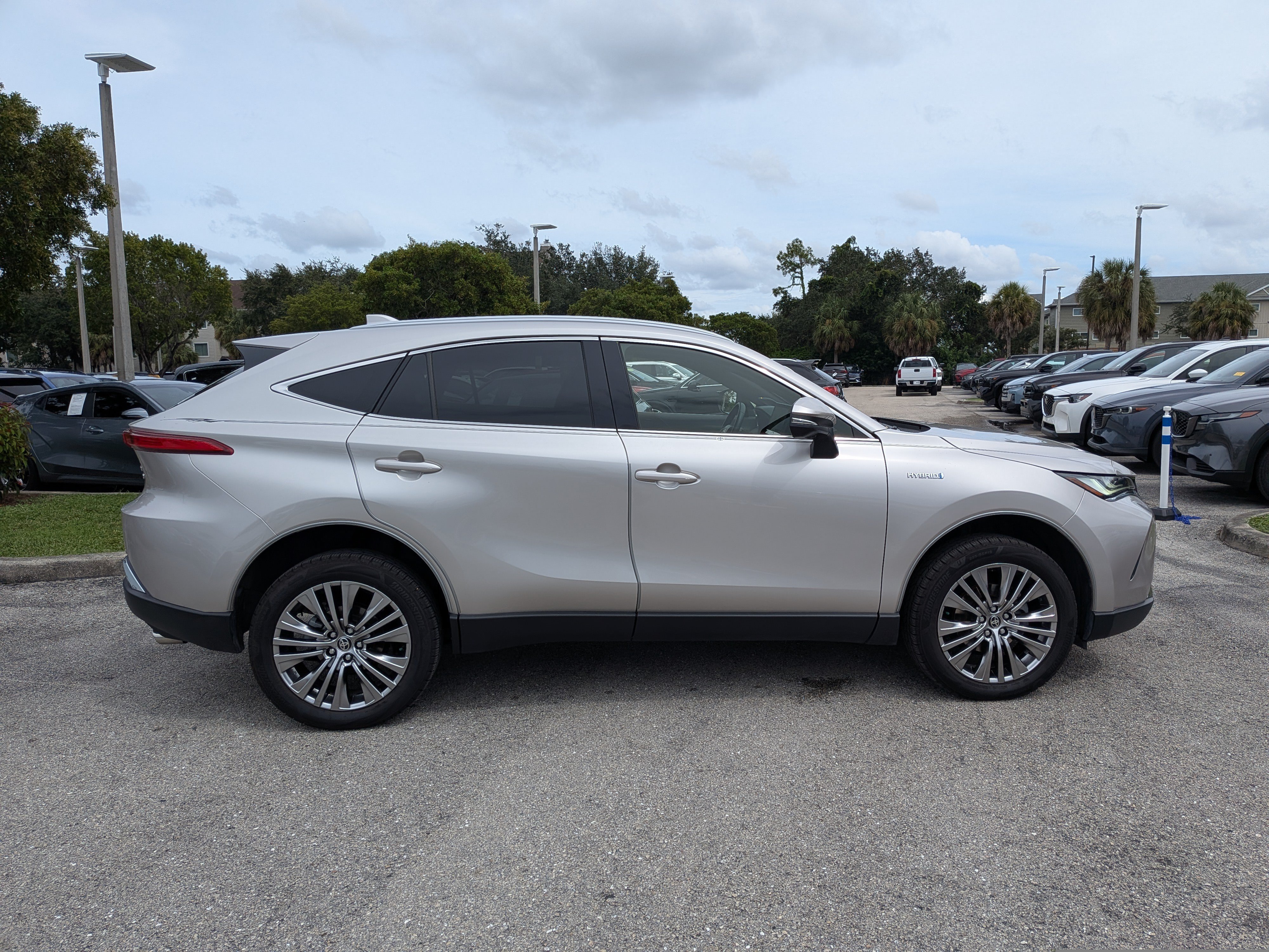 Used 2021 Toyota Venza Limited AWD/4WD image 3