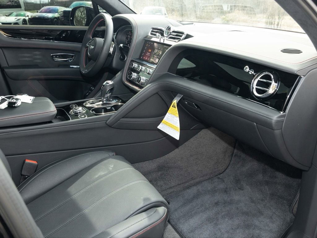 Certified 2025 Bentley Bentayga image 4