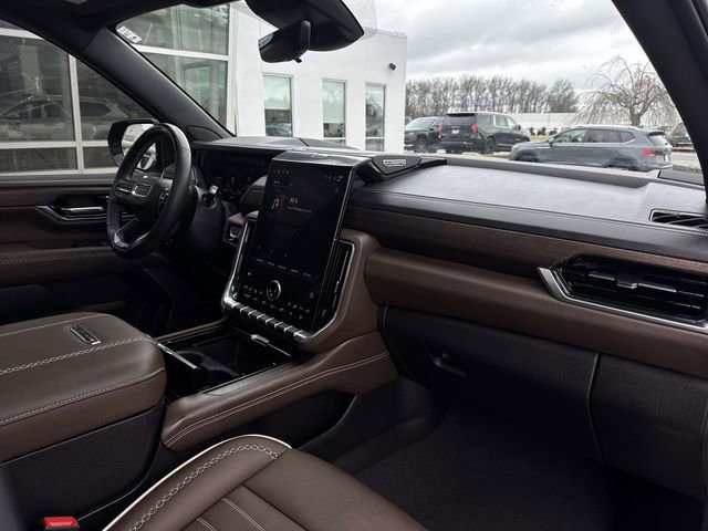 Certified 2025 GMC Yukon Denali Ultimate w/ LPO, Floor Liner Package AWD/4WD image 30