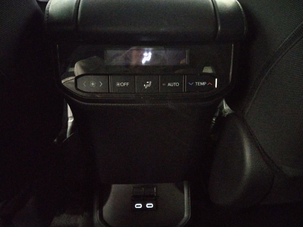 Used 2024 Toyota Highlander LE image 39