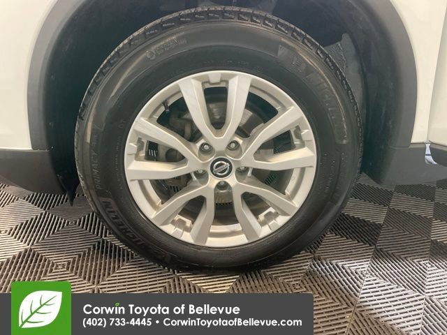 Used 2017 Nissan Rogue SV image 25