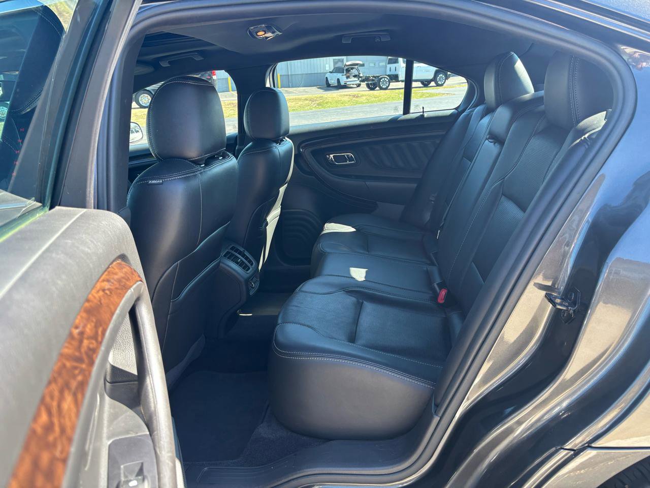 Used 2018 Ford Taurus Limited w/ Driver Assist Package image 10