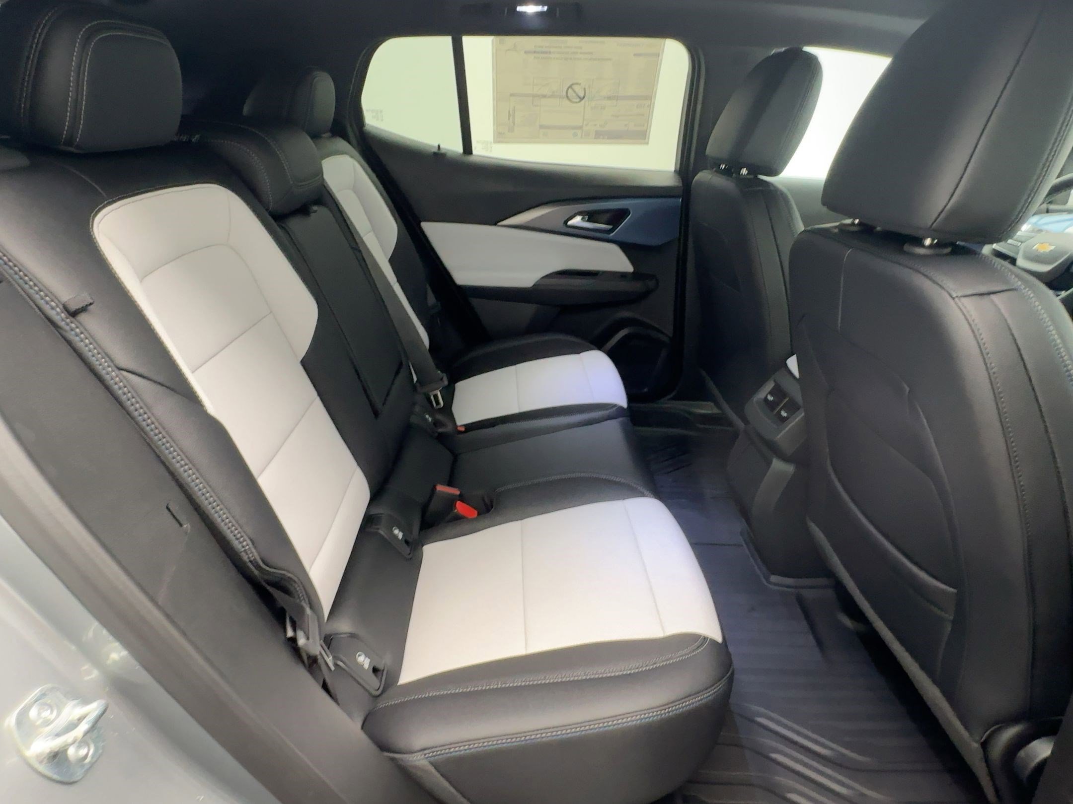 New 2026 Chevrolet Equinox EV LT image 28