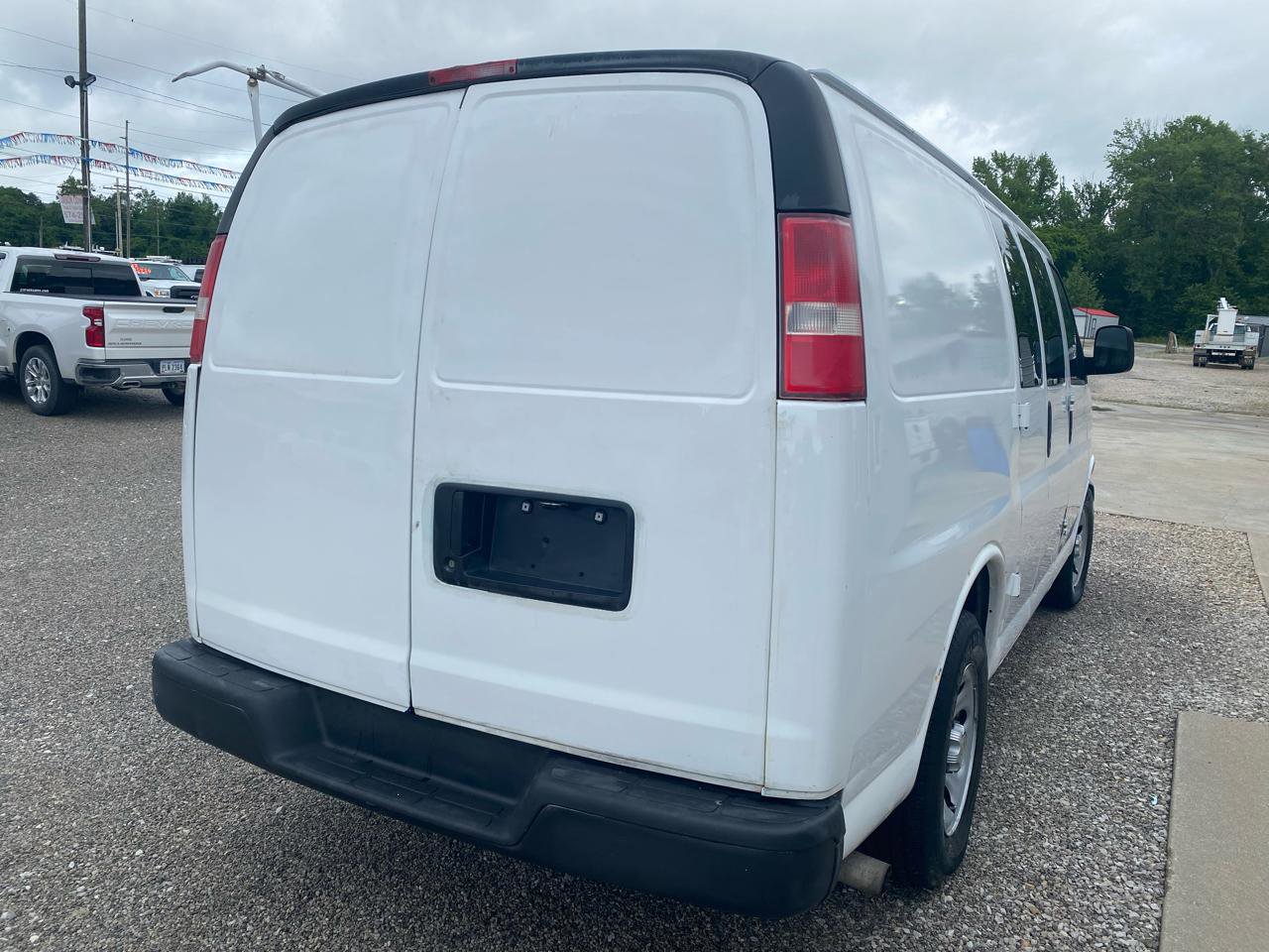 Used 2010 Chevrolet Express 1500 RWD image 5